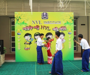 Students_at_Thingyan_Festival_2017_2